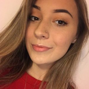 Meet your Posher, Courtney